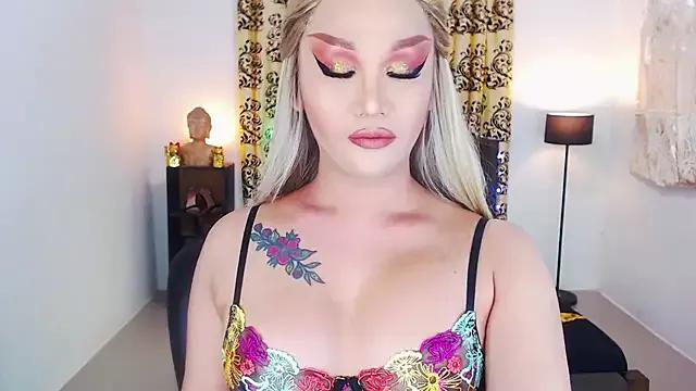 KylieBellaAngel_Ts from StripChat is Freechat