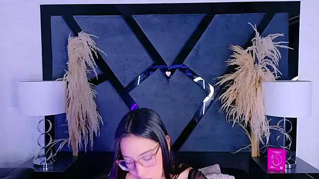 Try our girls live displays and explore the company of endless strippers, with beautiful physiques, vibrating toys and more.