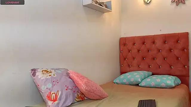 Kyra_Honey from StripChat is Freechat