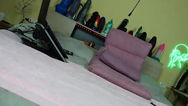 Try our girls live displays and explore the company of endless strippers, with beautiful physiques, vibrating toys and more.