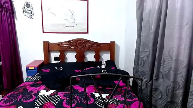 Try our girls live displays and explore the company of endless strippers, with beautiful physiques, vibrating toys and more.