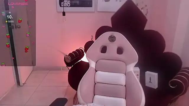Try our girls live displays and explore the company of endless strippers, with beautiful physiques, vibrating toys and more.