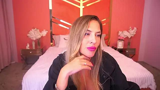 Try our girls live displays and explore the company of endless strippers, with beautiful physiques, vibrating toys and more.