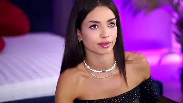 Try our girls live displays and explore the company of endless strippers, with beautiful physiques, vibrating toys and more.