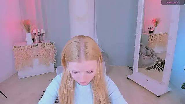 Laly_Peach from StripChat
