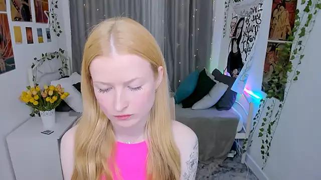 Laly_Peach from StripChat