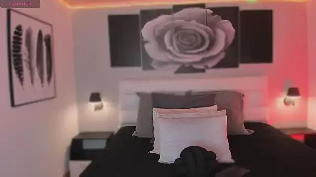 Try our girls live displays and explore the company of endless strippers, with beautiful physiques, vibrating toys and more.