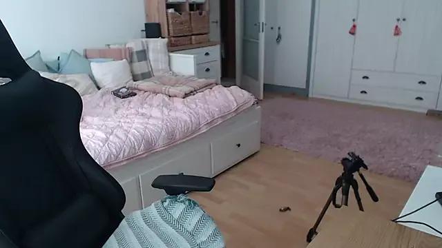 lara_vanilla from StripChat is Freechat