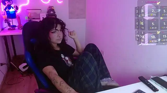 larah_uwu from StripChat is Freechat