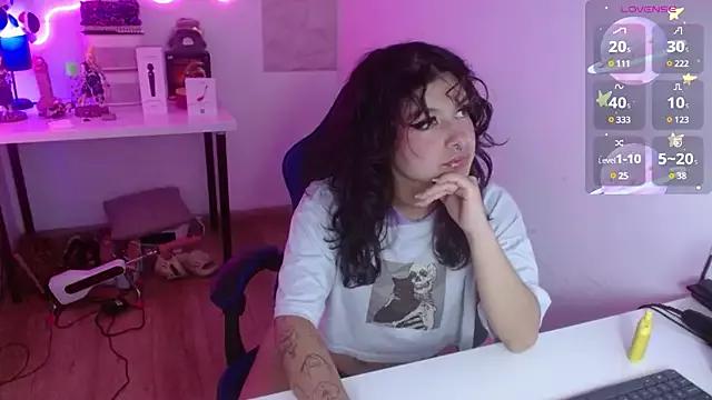 larah_uwu from StripChat is Freechat