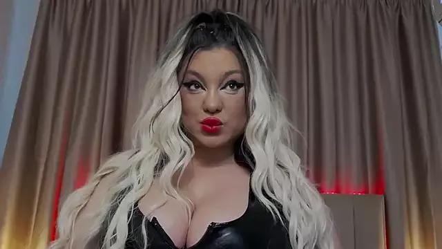 LarissaQuinn from StripChat is Freechat