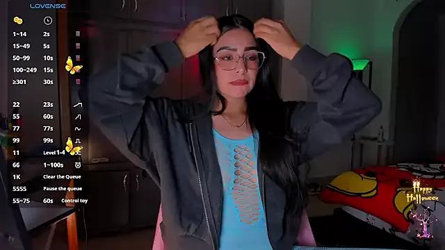 Try our girls live displays and explore the company of endless strippers, with beautiful physiques, vibrating toys and more.