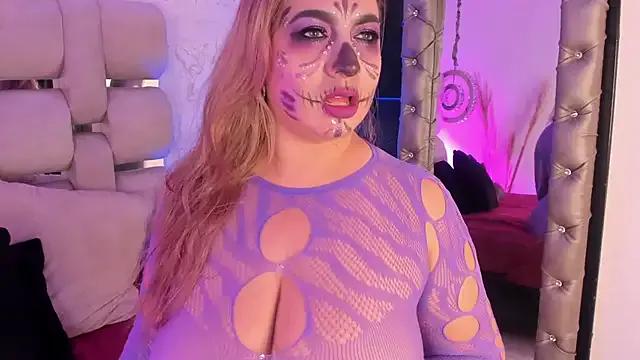 Try our girls live displays and explore the company of endless strippers, with beautiful physiques, vibrating toys and more.