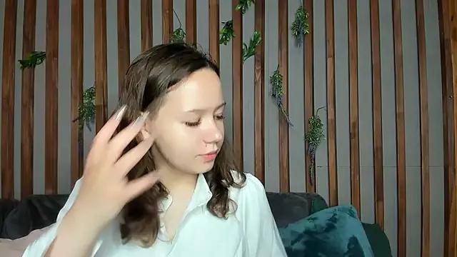 Laura_Ellinss from StripChat is Freechat