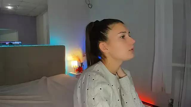 Try our girls live displays and explore the company of endless strippers, with beautiful physiques, vibrating toys and more.