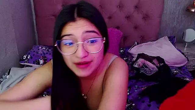 laurenelove from StripChat is Freechat