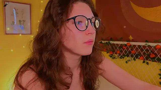 Try our girls live displays and explore the company of endless strippers, with beautiful physiques, vibrating toys and more.