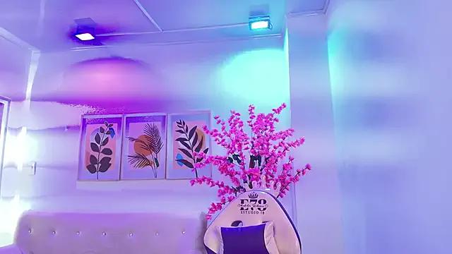 Try our girls live displays and explore the company of endless strippers, with beautiful physiques, vibrating toys and more.