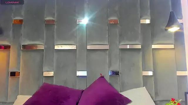 Leilanixxx from StripChat is Freechat