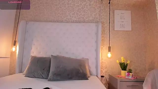 Try our girls live displays and explore the company of endless strippers, with beautiful physiques, vibrating toys and more.