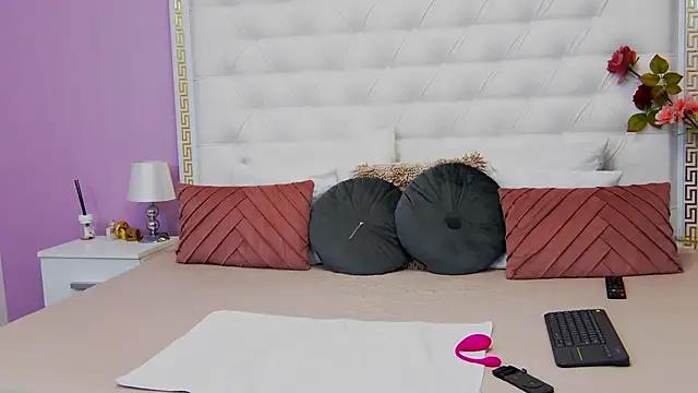 Try our girls live displays and explore the company of endless strippers, with beautiful physiques, vibrating toys and more.