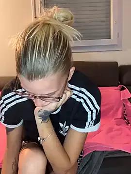 Lesamantssexy from StripChat is Freechat