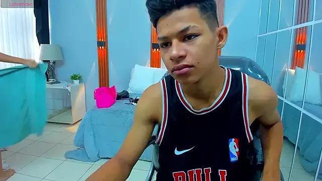 leslieanddrako from StripChat is Freechat