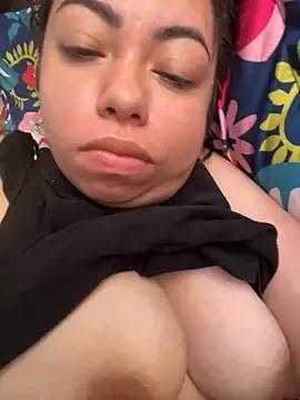 lesslove from StripChat is Freechat