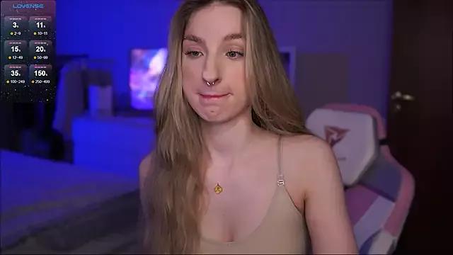 Lexy_kiky from StripChat is Freechat