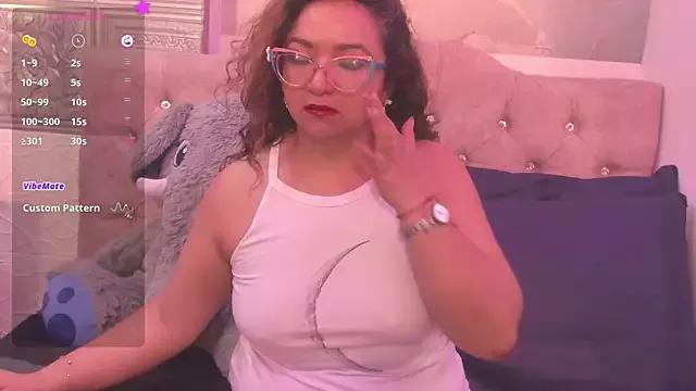 leyla_smithh from StripChat is Freechat