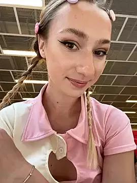 Try our girls live displays and explore the company of endless strippers, with beautiful physiques, vibrating toys and more.
