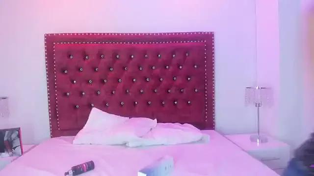 Try our girls live displays and explore the company of endless strippers, with beautiful physiques, vibrating toys and more.