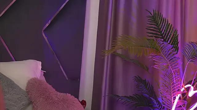 Try our girls live displays and explore the company of endless strippers, with beautiful physiques, vibrating toys and more.