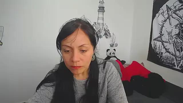 lili_peach from StripChat