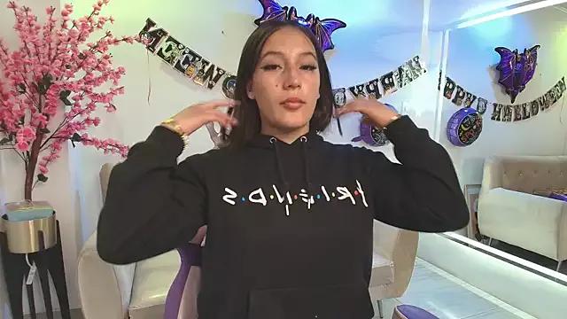 Try our girls live displays and explore the company of endless strippers, with beautiful physiques, vibrating toys and more.