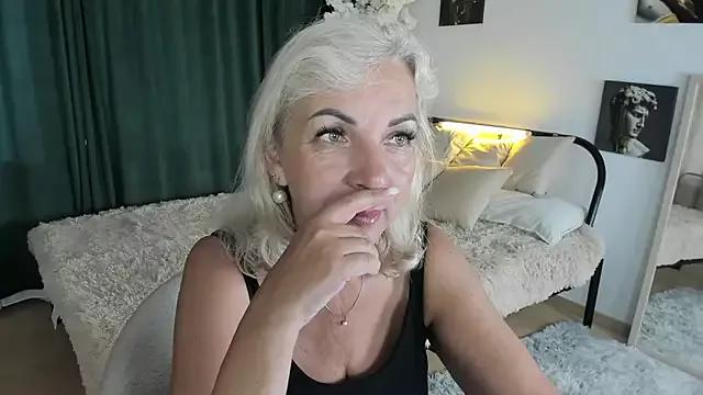 LiliaMoons from StripChat is Freechat