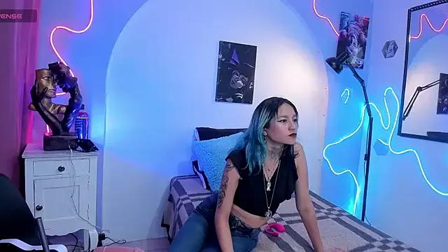 Try our girls live displays and explore the company of endless strippers, with beautiful physiques, vibrating toys and more.
