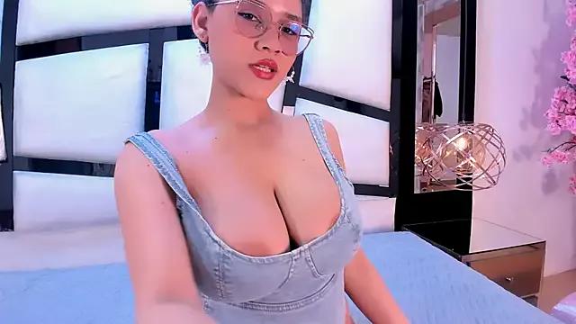 Try our girls live displays and explore the company of endless strippers, with beautiful physiques, vibrating toys and more.