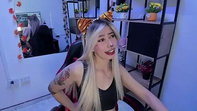 Try our girls live displays and explore the company of endless strippers, with beautiful physiques, vibrating toys and more.