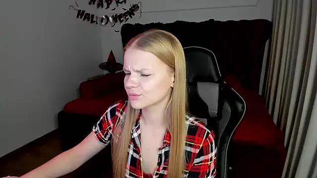 Try our girls live displays and explore the company of endless strippers, with beautiful physiques, vibrating toys and more.