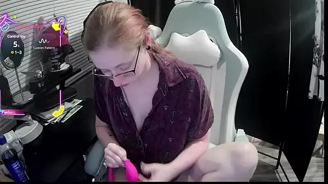 Try our girls live displays and explore the company of endless strippers, with beautiful physiques, vibrating toys and more.