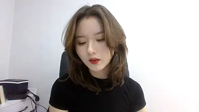 LilysTaylor — show my bare back