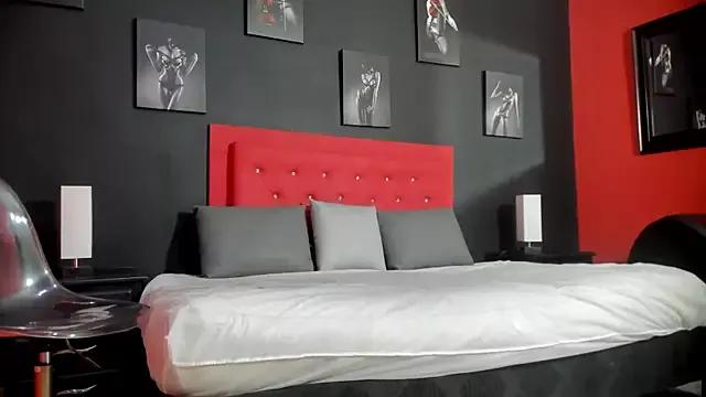 Try our girls live displays and explore the company of endless strippers, with beautiful physiques, vibrating toys and more.
