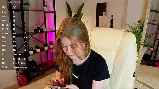 LinaGlow from StripChat is Freechat