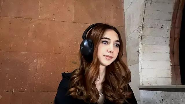 LinaMour from StripChat is Freechat