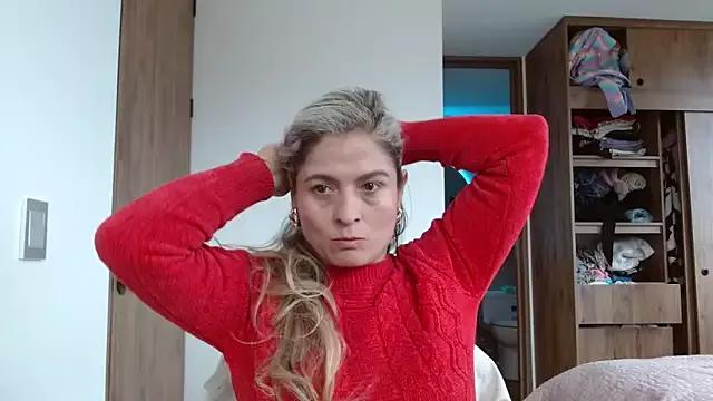 linda-mature43 from StripChat is Freechat