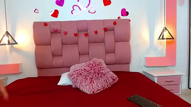 Try our girls live displays and explore the company of endless strippers, with beautiful physiques, vibrating toys and more.