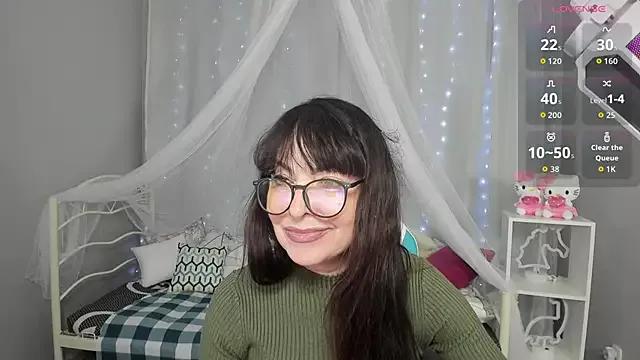LindaPage from StripChat is Freechat
