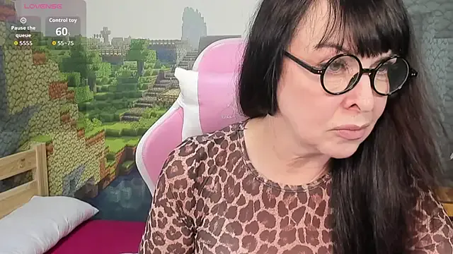 LindaRomero — air kiss