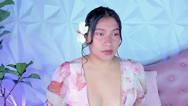LinnaGardenia from StripChat